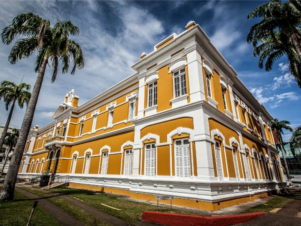 Resultado de imagem para PalÃ¡cio da InstruÃ§Ã£o, no centro de CuiabÃ¡, estÃ¡ fechado