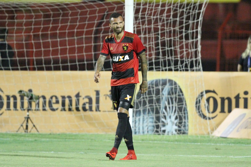 Leandro Pereira levou susto, mas está de volta ao Sport (Foto: Marlon Costa / Pernambuco Press)