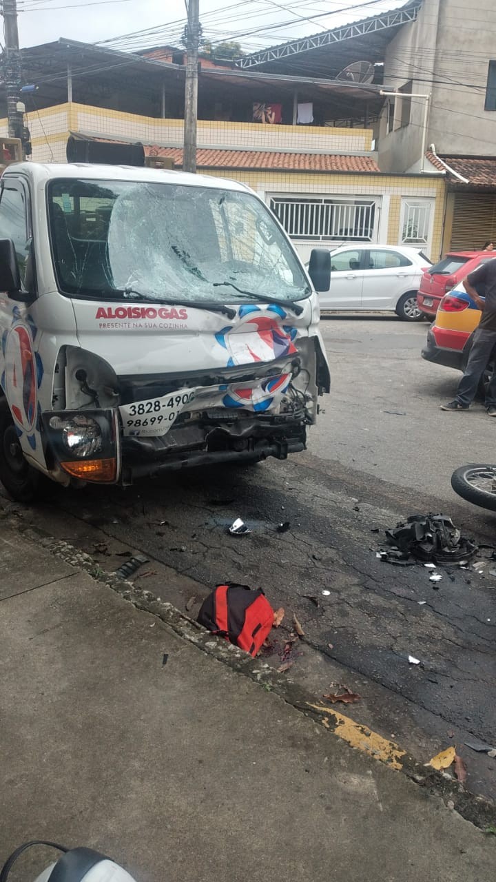 Acidente entre moto e caminhão deixa uma pessoa morta em Ipatinga