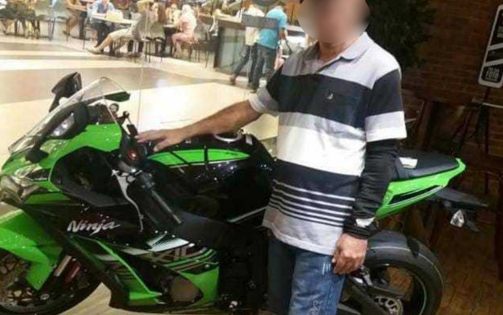 Homem foi preso suspeito de esfaquear a mulher por ciÃºmes em GoiÃ¢nia â Foto: ReproduÃ§Ã£o/TV Anhanguear