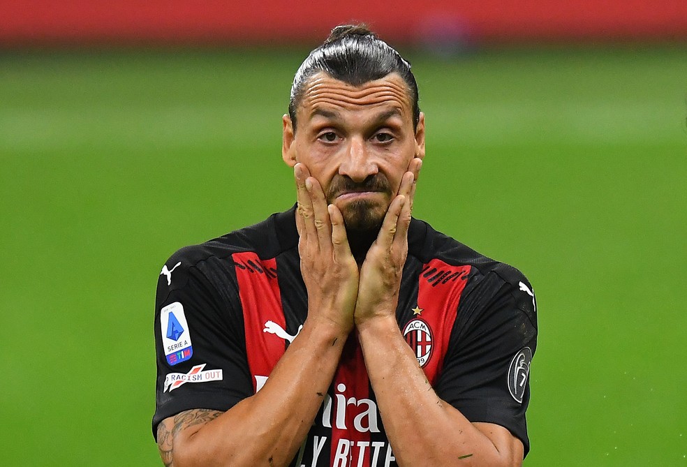 Rugas já são aparentes no rosto de Ibrahimovic, que segue fazendo gols pelo Milan — Foto: Getty Images