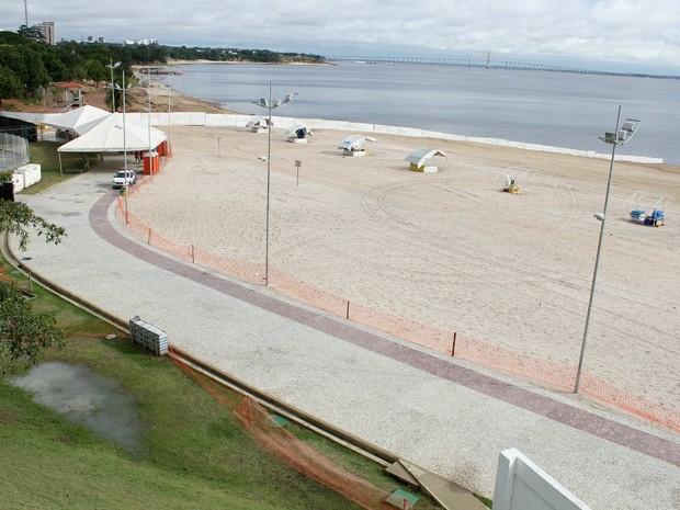Praia da Ponta Negra estará interditada para o acesso de banhistas durante o Réveillon (Foto: Adneison Severiano/G1 AM)