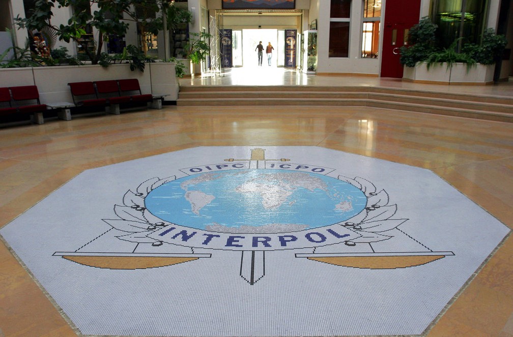 Hall de entrada da sede da Interpol em Lyon, centro da França, outubro de 2007. — Foto: AP Photo/Laurent Cipriani