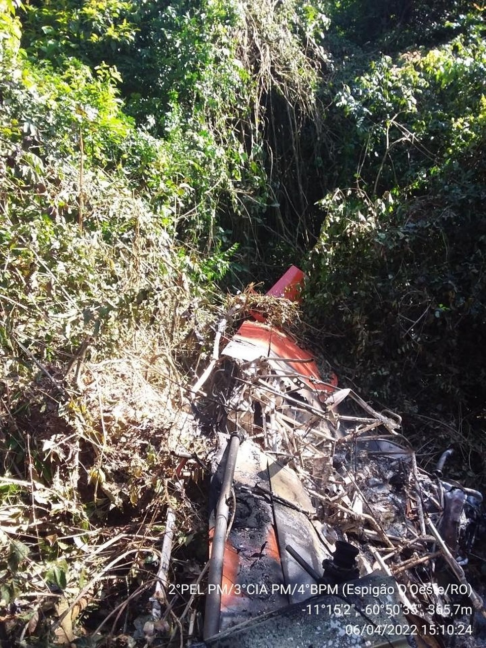 Avião agrícola caiu em região de mata em Espigão D'Oeste — Foto: Reprodução/Redes sociais