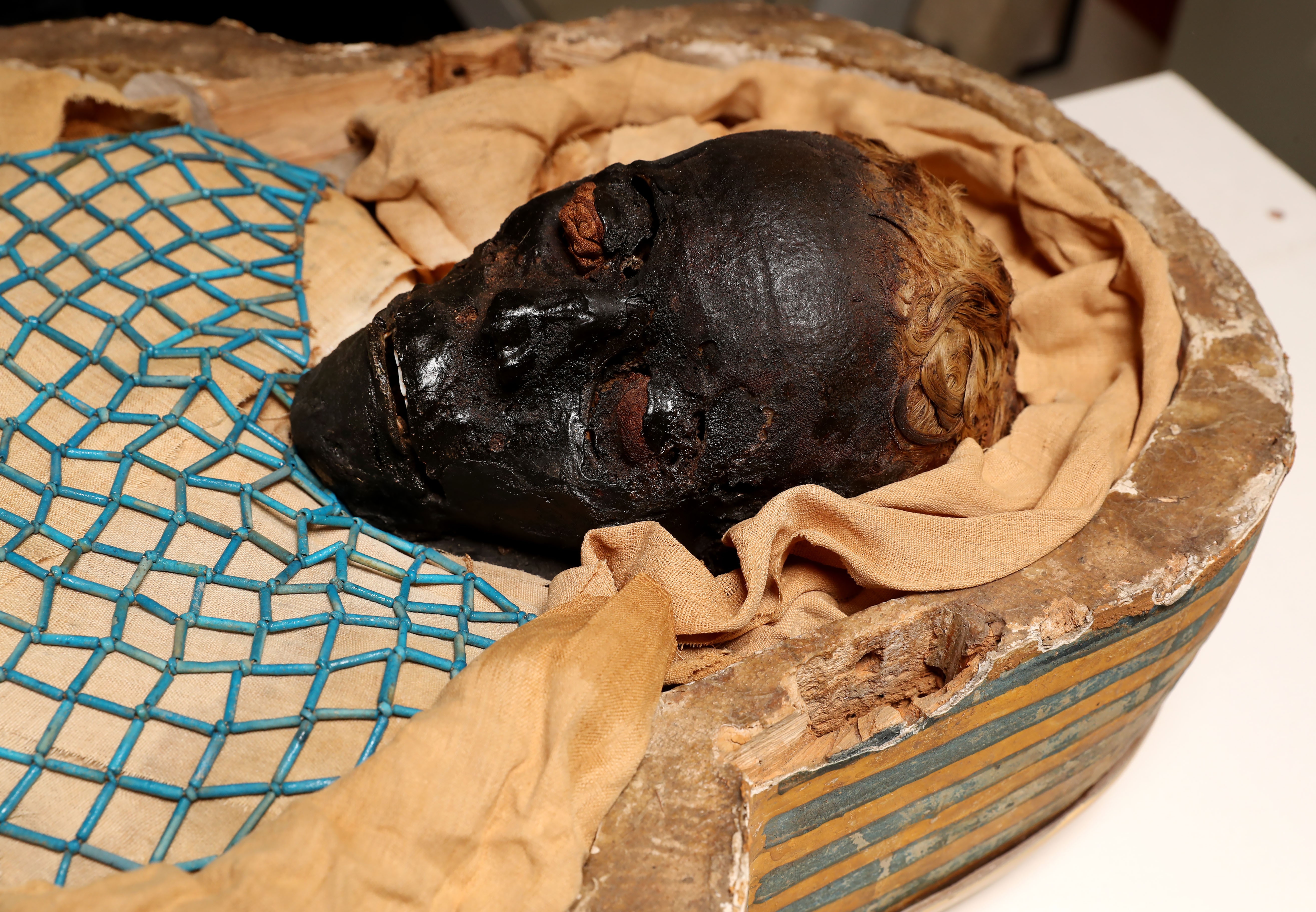 Múmia de 2600 anos morreu após ser esfaqueada pelas costas no Antigo Egito (Foto: Reprodução Universidade de Manchester)