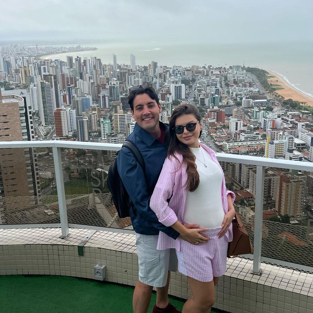 Com a noiva grávida, Bruno de Luca aprecia vista paradisíaca de João Pessoa (Foto: reprodução/ Instagram)