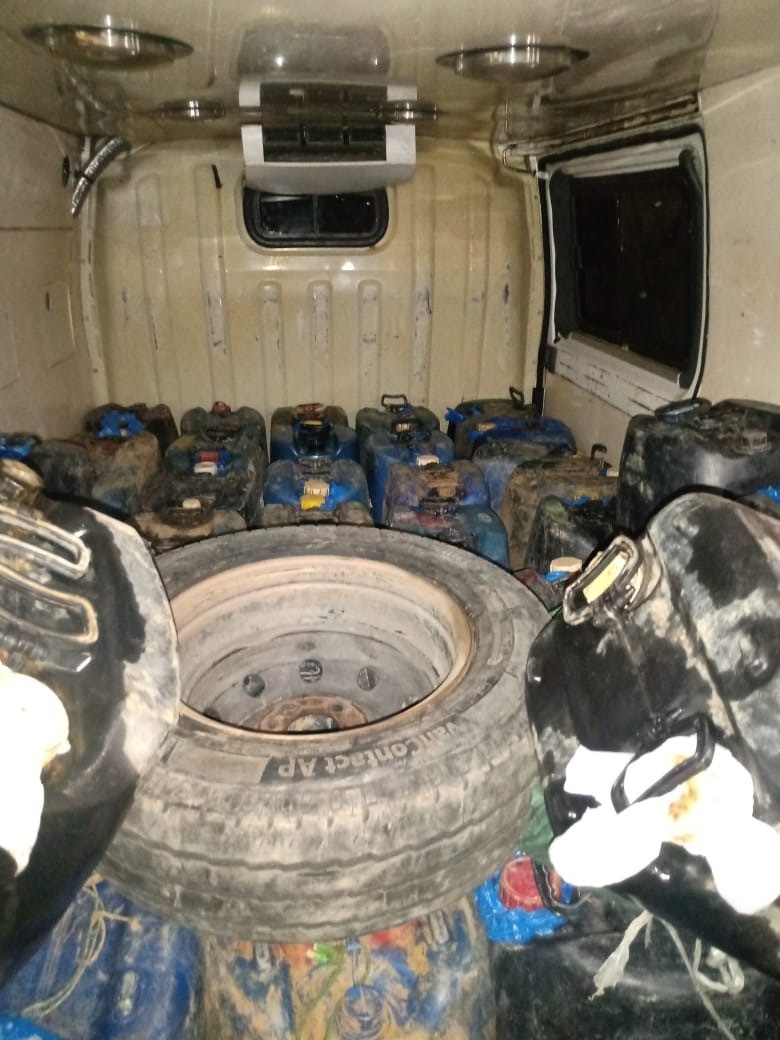 Motorista é preso ao tentar transportar 2 mil litros de combustível para garimpo em RR