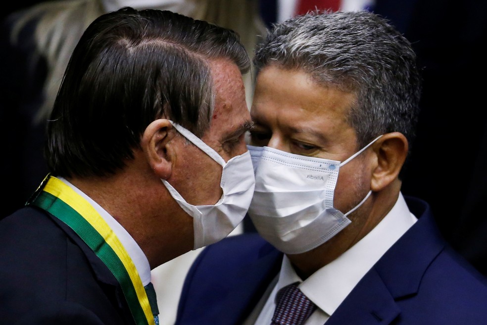 O presidente Jair Bolsonaro e o presidente da Câmara, Arthur Lira, durante cerimônia em 23 de novembro — Foto: Adriano Machado/Reuters