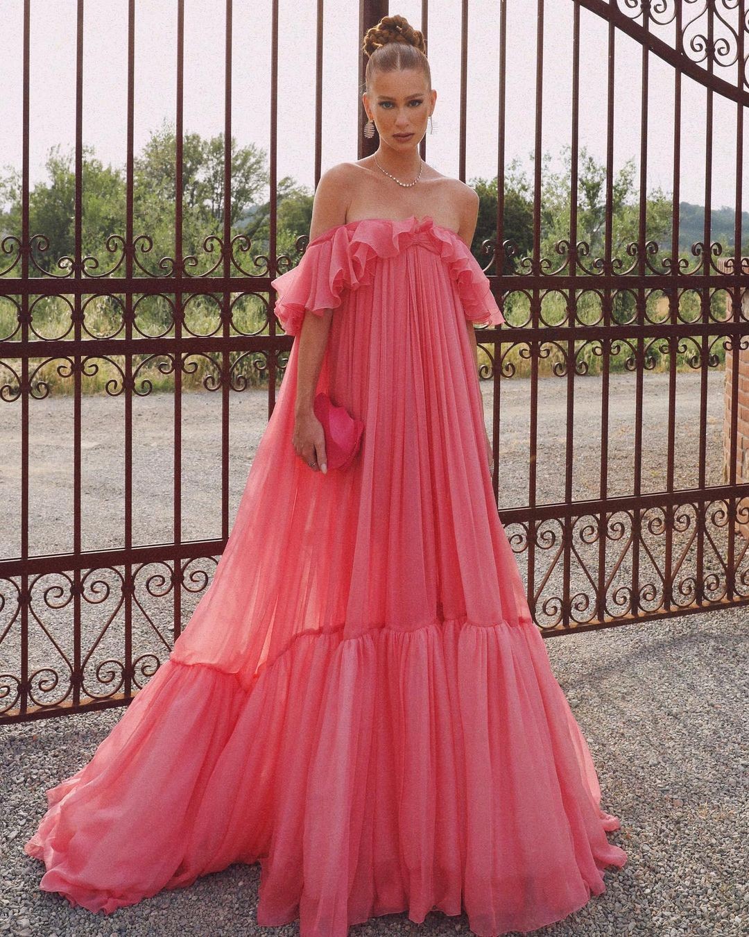 Marina Ruy Barbosa encantou seguidores em vestido tomara que caia rosa (Foto: Reprodução/Instagram)
