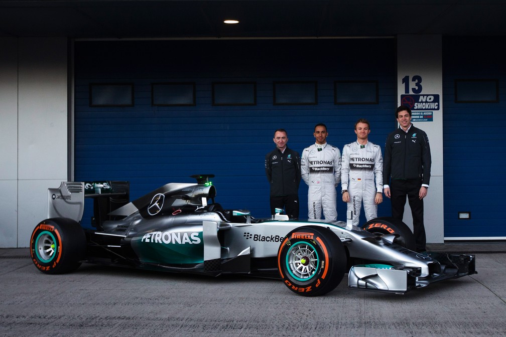 O lançamento do Mercedes W05, carro que dominou a temporada 2014 da Fórmula 1 — Foto: Andrew Hone/Getty Images