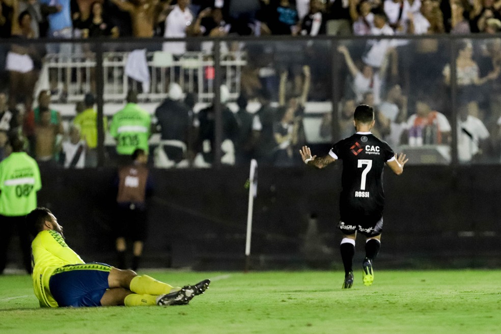 Rossi festeja gol após cruzamento de Danilo Barcelos — Foto: RUDY TRINDADE/FRAMEPHOTO/ESTADÃO CONTEÚDO