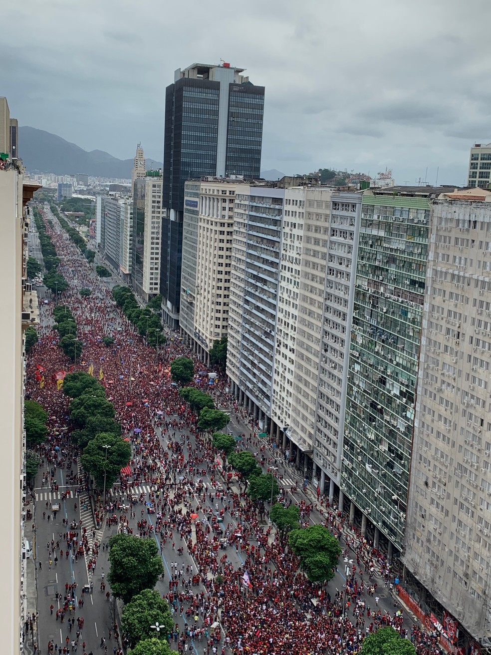 Presidente Vargas completamente tomada por rubro-negros &mdash; Foto: Andr&eacute; Dur&atilde;o/GloboEsporte.com