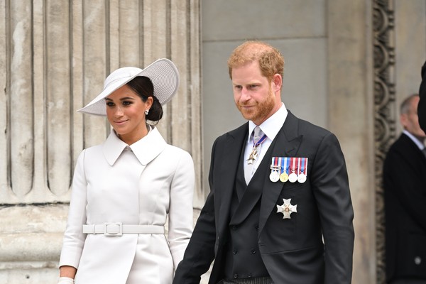Meghan Markle e o príncipe Harry foram à missa especial na Catedral St. Paul durante as celebrações do Jubileu de Platina da rainha Elizabeth II (Foto: Getty Images)