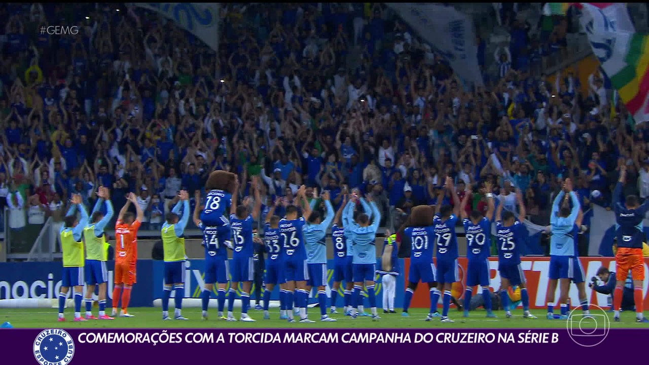 Comemorações com a torcida têm marcado a campanha do Cruzeiro na Série B