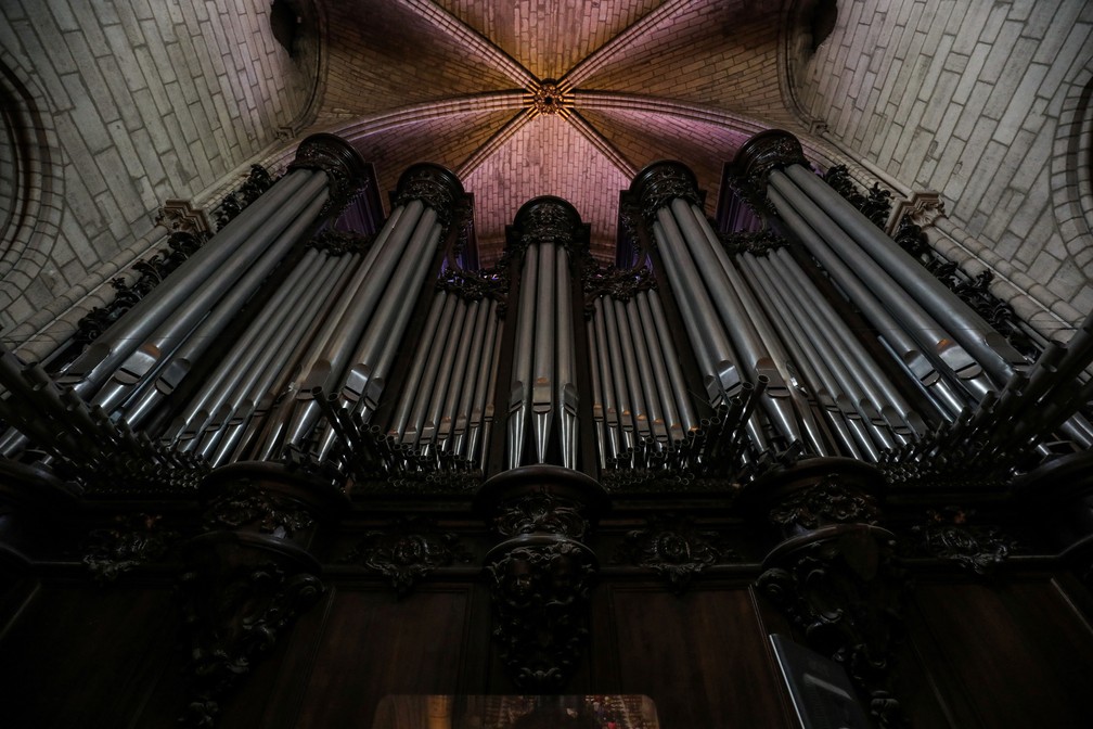 ÃrgÃ£o na catedral de Notre Dame de Paris, em Paris, em foto de 26 de junho  â Foto: Ludovic Marin / AFP