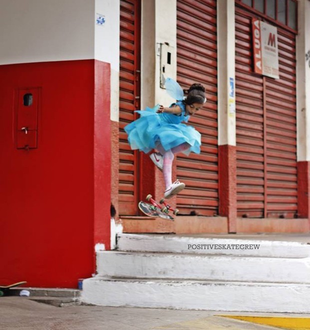 Direto do Maranhão, Rayssa Leal, de 7 anos, impressionam com a habilidade sobre o skate (Foto: Calu Menezes/Reprodução Facebook Positive Skate Crew)