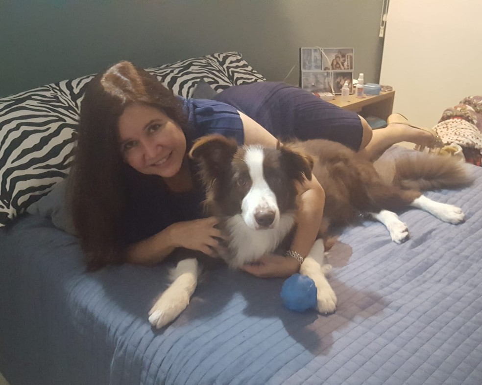 Carmem Rizza com um de seus 15 pets — Foto: Carmem Rizza