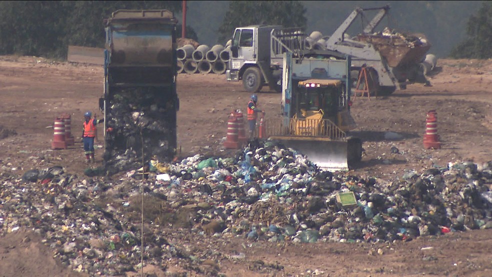 Ampliação de aterro sanitário pode trazer risco ambiental e aéreo (Foto: TV Globo/Reprodução)