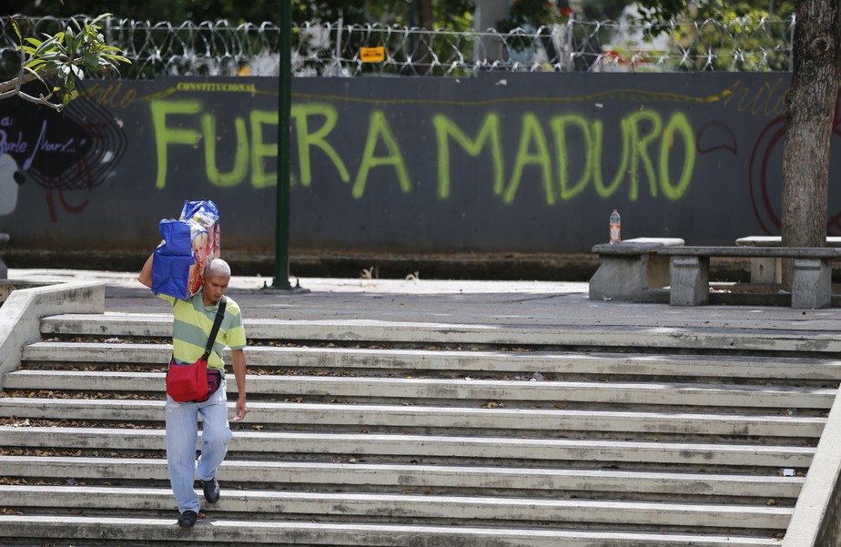 Nicolás Maduro faz campanha para combater a corrupção no governo e na companhia nacional de petróleo