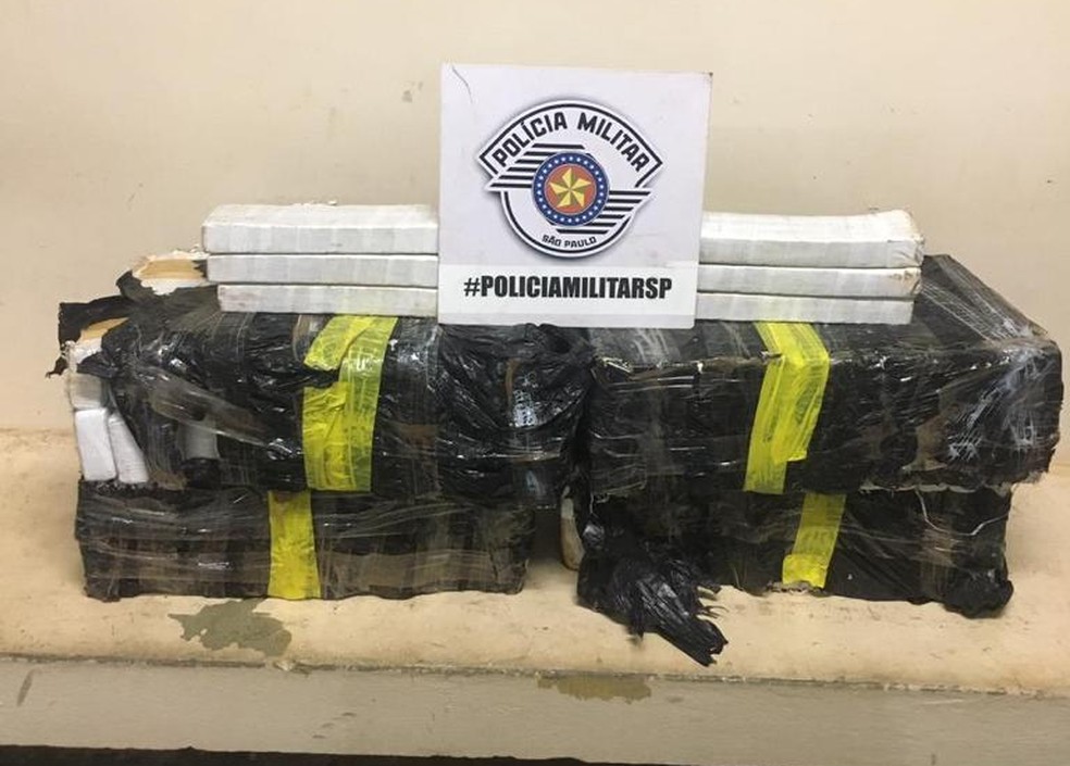 Polícia Militar apreendeu cerca de 100 quilos de maconha — Foto: Polícia Militar