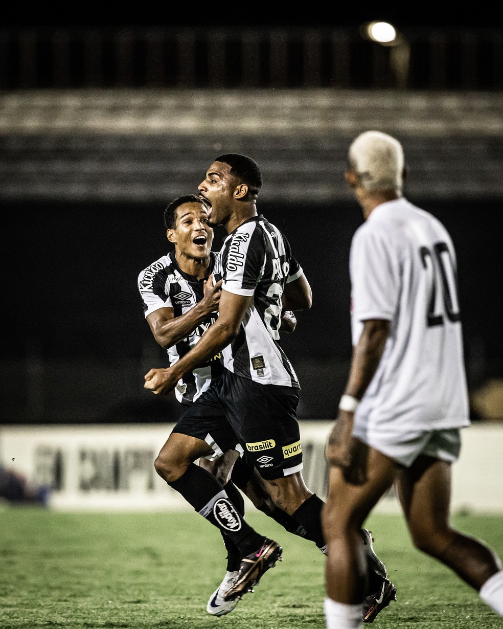 Joaquim comemora gol do Santos contra o Ceilândia — Foto: Raul Baretta/Santos FC