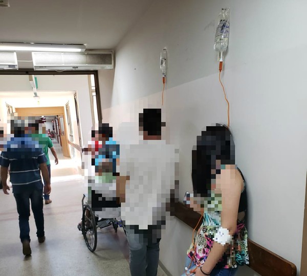 Video Mostra Paciente Do Hgp Tomando Soro Ao Lado De Lixeira E Deitado No Chao De Corredor Tocantins G1 Your not one of those fake news people are you? paciente do hgp tomando soro