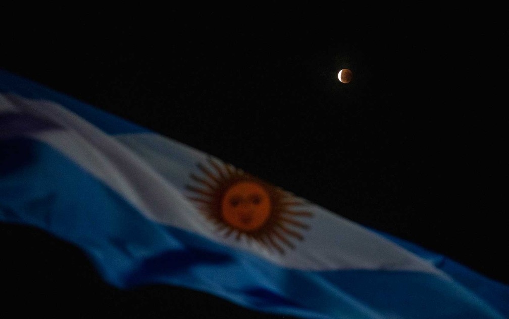 Lua de Sangue em Buenos Aires, Argentina — Foto: Rodrigo Abd / AP Photo