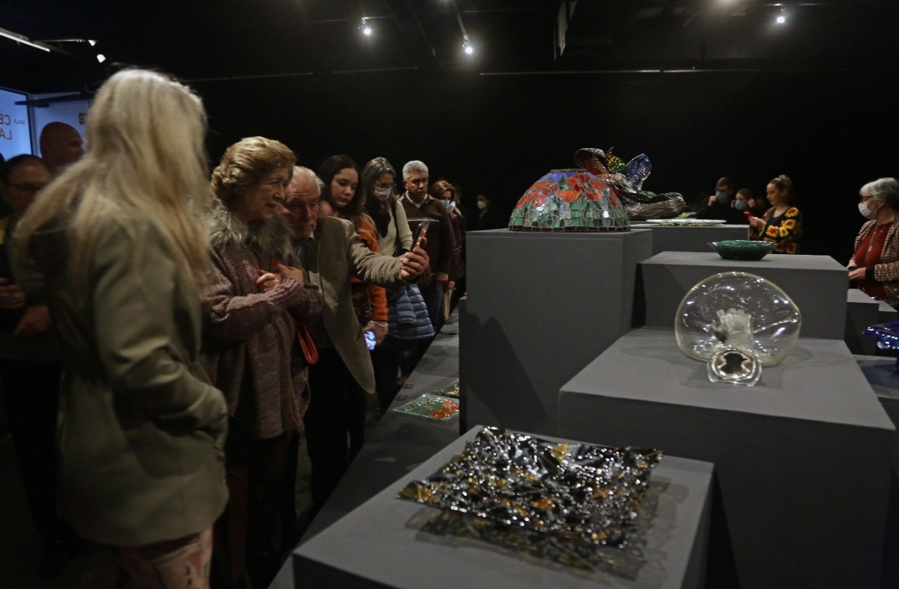 Curitiba recebe exposição de arte em vidro; mostra faz parte de evento da ONU