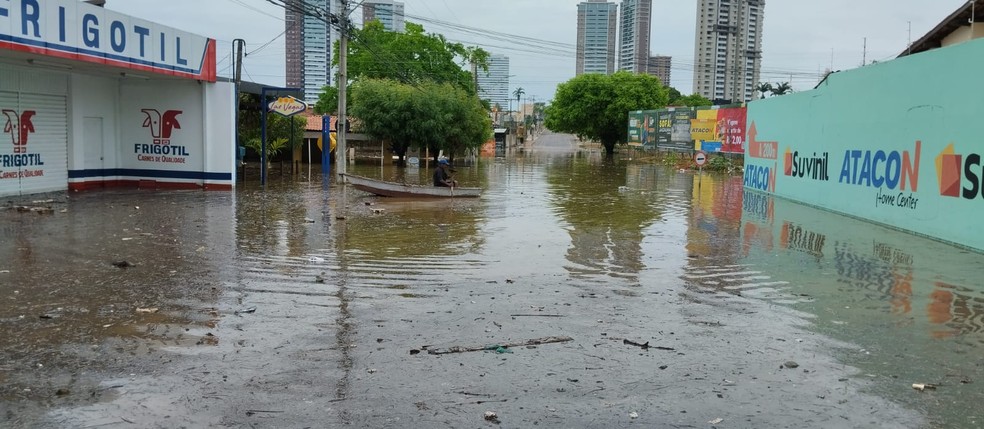 Moradores da região do Cariri enfrentaram alagamentos em razão das chuvas. — Foto: Darlene Barbosa/TV Verdes Mares