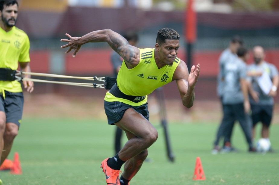 Exame constata lesÃ£o na coxa, e BerrÃ­o vira problema no Flamengo