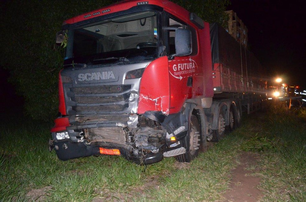 Motorista do caminhão não ficou ferido (Foto: João Trentini/Arquivo Pessoal )