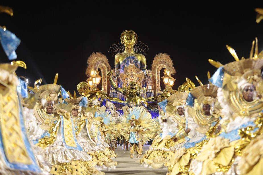 O desfile da Beija-Flor em 2023: Estandarte de Ouro de melhor escola pela sexta vez