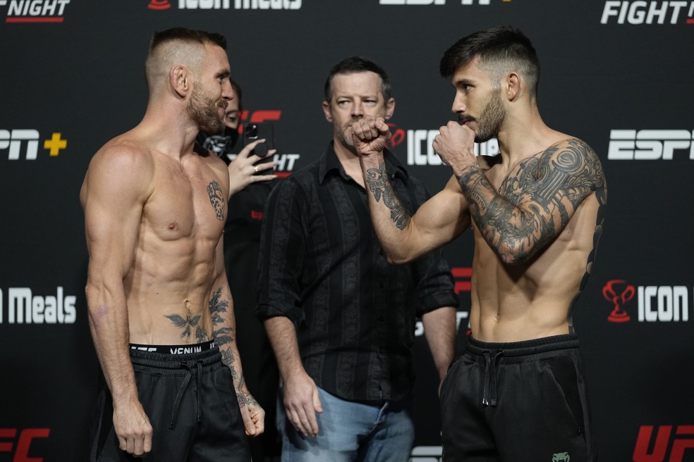 Tim Elliott Matheus Nicolau na encarada do UFC Dern x Rodriguez &mdash; Foto: Getty Images