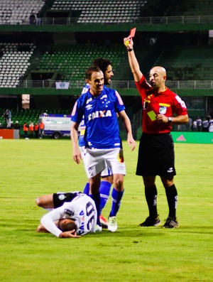 Expulsões geram pedido de desculpas e deixam jurídico do Cruzeiro em alerta