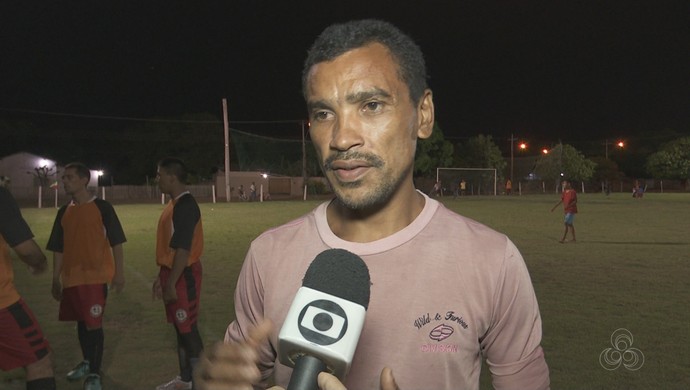 Antônio Francisco do Nascimento é treinador do time Meninos do Cidadão (Foto: Reprodução Rede Amazônica RR)