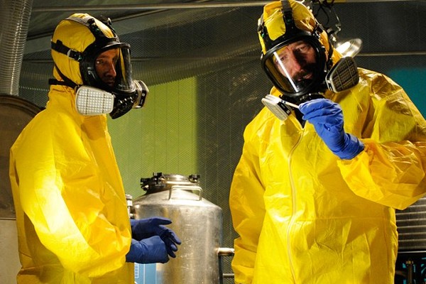 Aaron Paul e Bryan Cranston em cena de Breaking Bad (Foto: Reprodução)