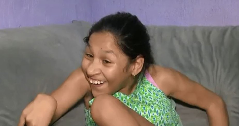 Aos 17 anos, Ana estuda no ensino regular e mãe afirma que ela conquistou várias vitórias (Foto: Reprodução/Rede Amazônica Acre)