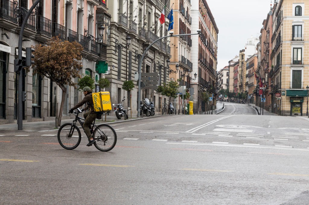 Ruas vazias em Madri durante quarentena para conter disseminação do coronavírus (Foto: Juan Naharro Gimenez/Getty Images)