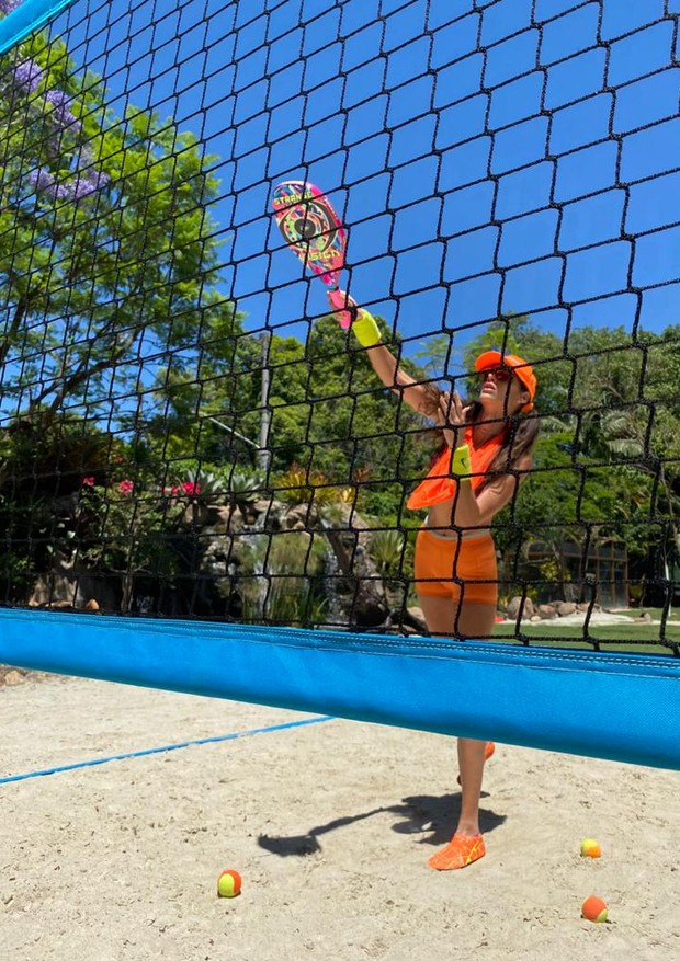 Marina Morena praticando beach tennis (Foto: Reprodução Instagram)