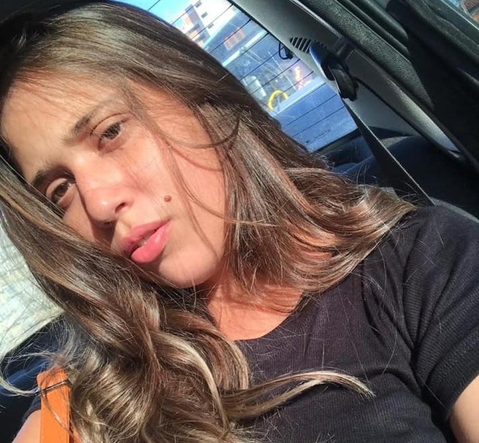 Ângela Christiany Nobre Palácio estava em posto de combustíveis quando homens encapuzados chegaram atirando no bairro Cristo Redentor — Foto: Reprodução