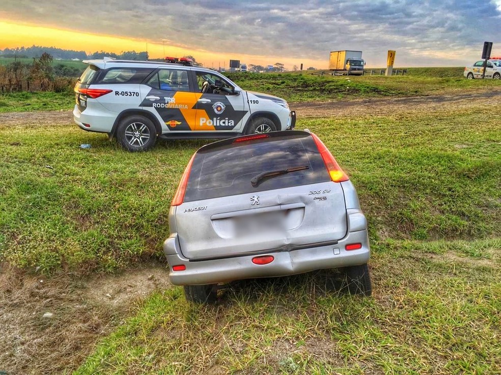 Homem é preso com drogas em rodovia de Porangaba  — Foto: Polícia Militar Rodoviária/Divulgação