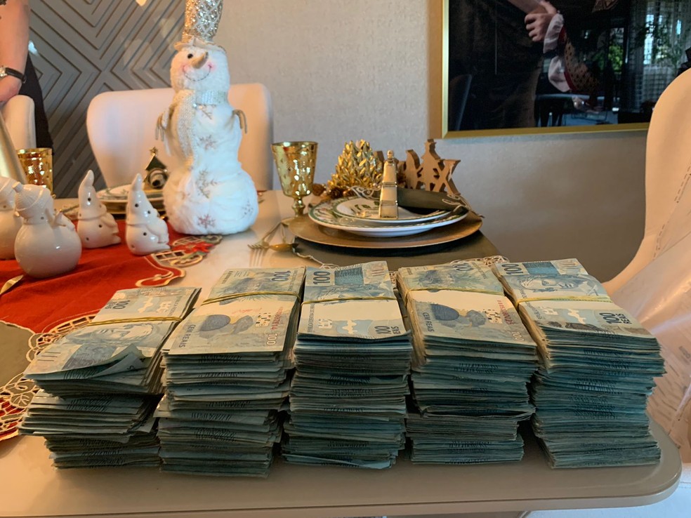 Maior parte do dinheiro estava em um apartamento em Fortaleza — Foto: MPCE