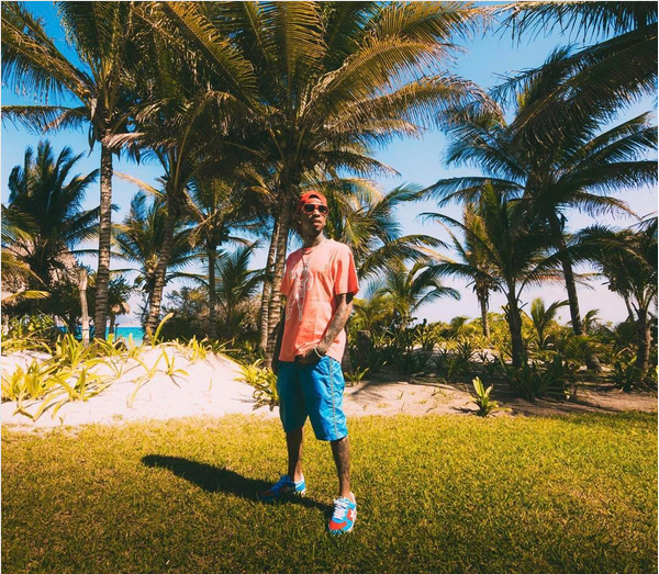 O rapper de Tyga de férias no México (Foto: Instagram)