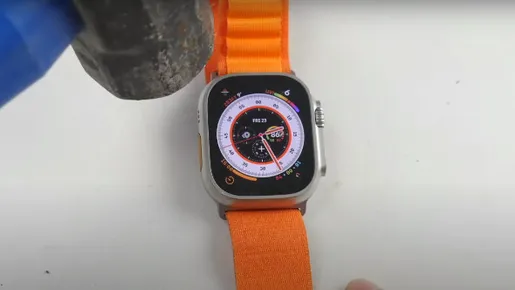 Novo Apple Watch ultrarresistente leva marteladas em teste de durabilidade