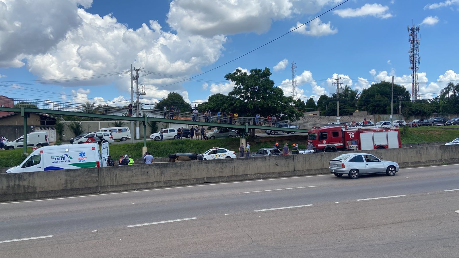 Motorista tenta fugir após bater em dois veículos, é detido e nega teste de bafômetro em rodovia de Hortolândia