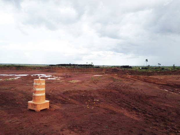 Terreno onde seria instalada Refinaria Premium I da Petrobras em Bacabeira (MA)  (Foto: Clarissa Carramilo/G1)