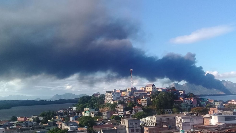 FumaÃ§a Ã© vista de vÃ¡rios pontos da Grande VitÃ³ria â€” Foto: Internauta