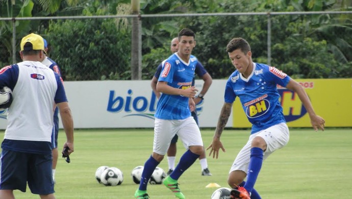 Marciel aparece em campo na Toca, e argentinos são liberados de atividade