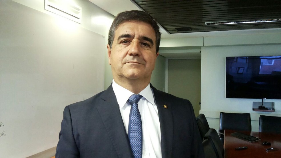 Promotor Julio Almeida visitou exposição que foi cancelada em Porto Alegre (Foto: Hygino Vasconcellos/G1)