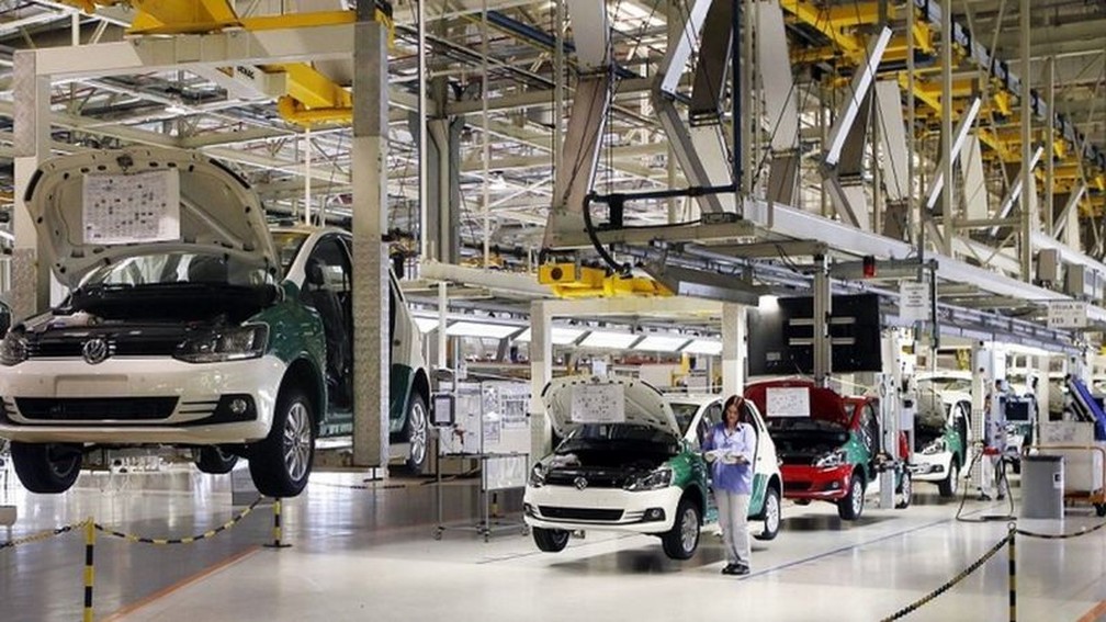 Volkswagen foi uma das montadoras a anunciar a suspensão da produção no país. — Foto: Divulgação/Volkswagen